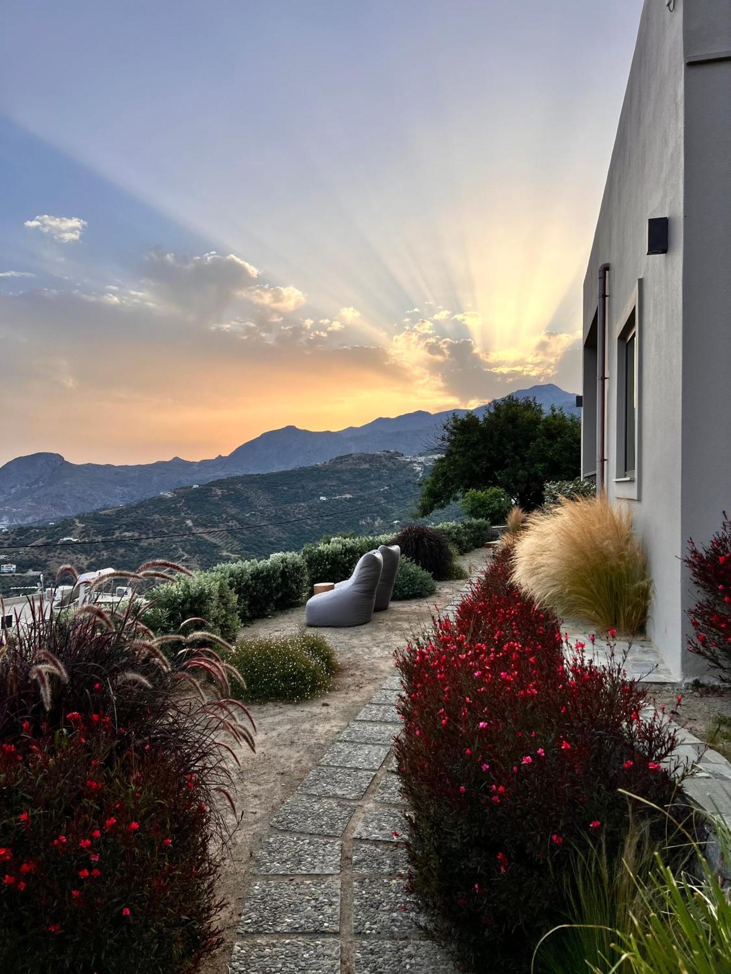 Villa Stella Suites Плакиас Экстерьер фото